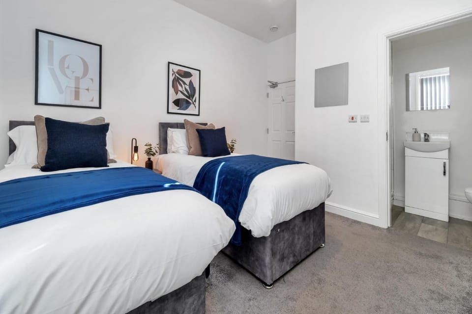 Comfy En Suite Rooms Near Alton Towers House in Stoke-on-Trent