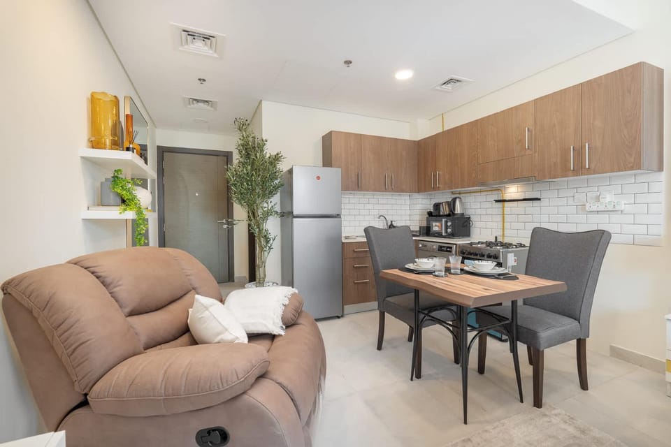 Free housekeeping visits during your stay - StayShort - Stylish & Captivating Studio in JVC Apartment in Dubai