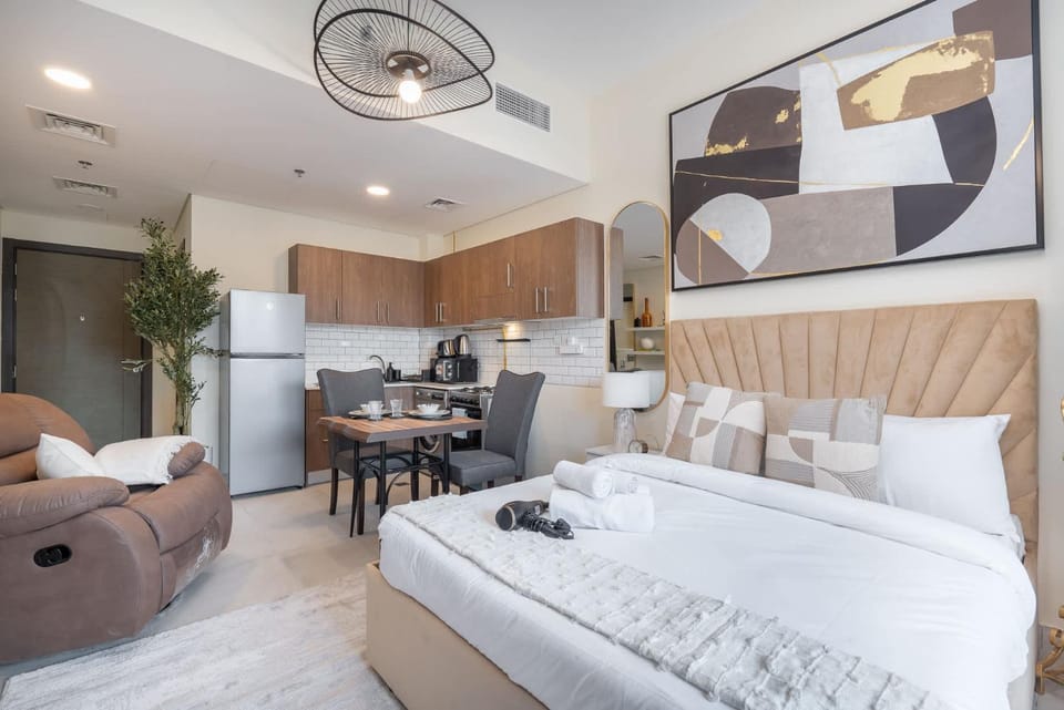 Free housekeeping visits during your stay - StayShort - Stylish & Captivating Studio in JVC Apartment in Dubai