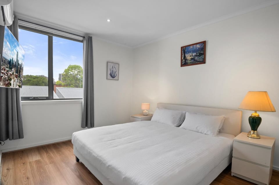 Spacious 3-Bed Townhouse in Coburg Apartment in Melbourne
