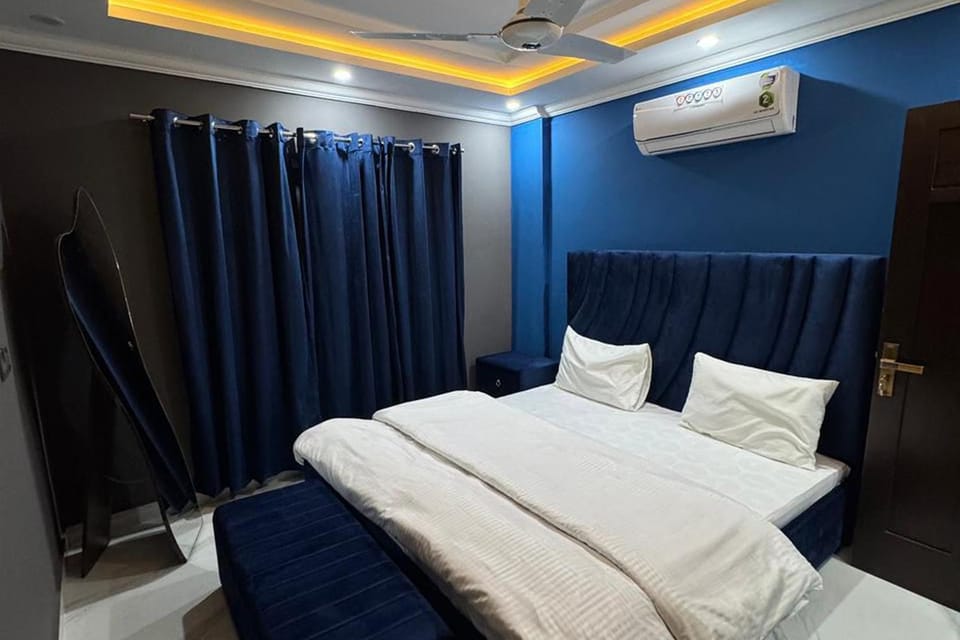 Bed, Photo of the whole room, Bedroom, air conditioner