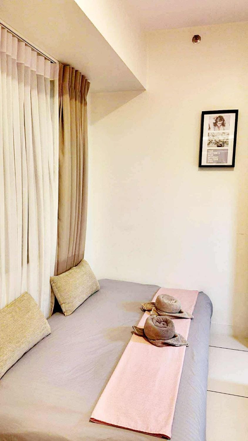 mrbed with balcony I fast Wifi Apartment hotel in Lapu-Lapu City