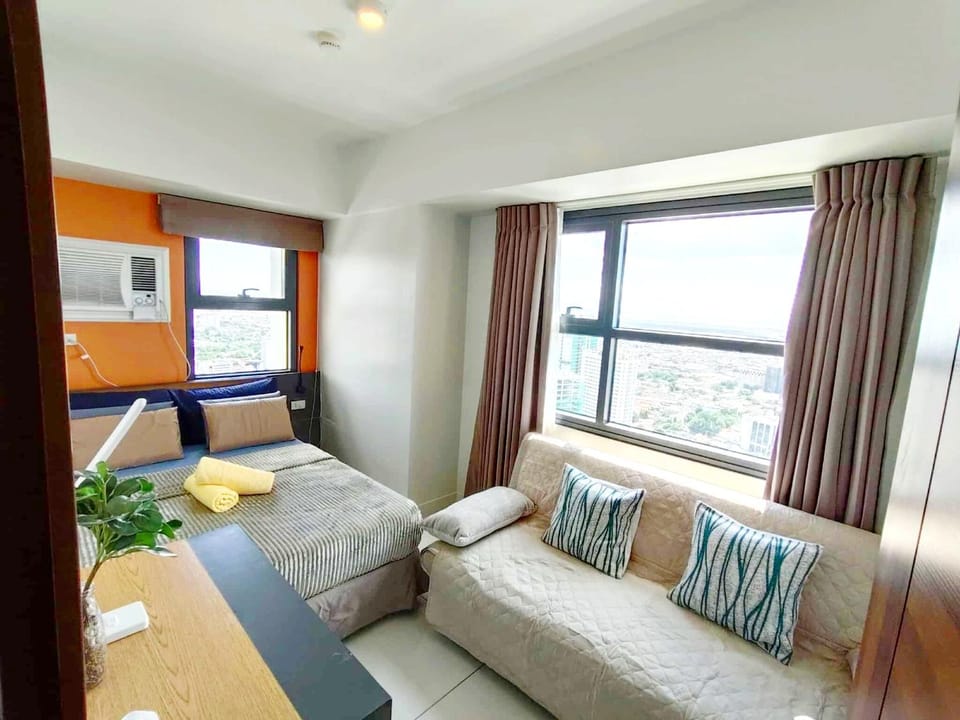 mrbed with balcony I fast Wifi Apartment hotel in Lapu-Lapu City