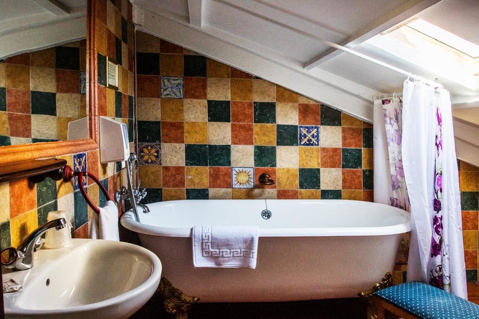 Bathroom, Decorative detail