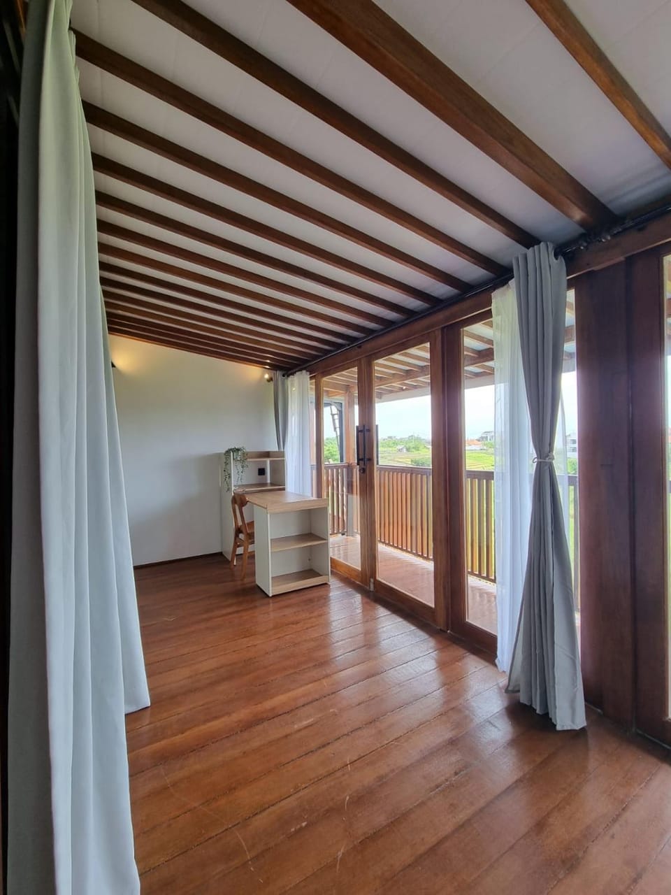 Woody Wullf Lodge Canggu Villa in North Kuta