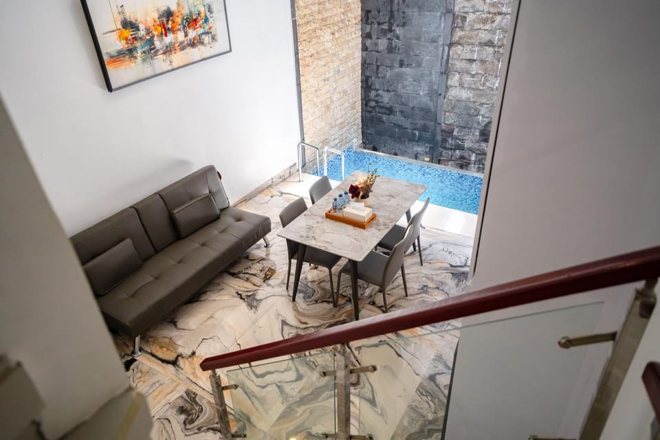 Seating area, Dining area