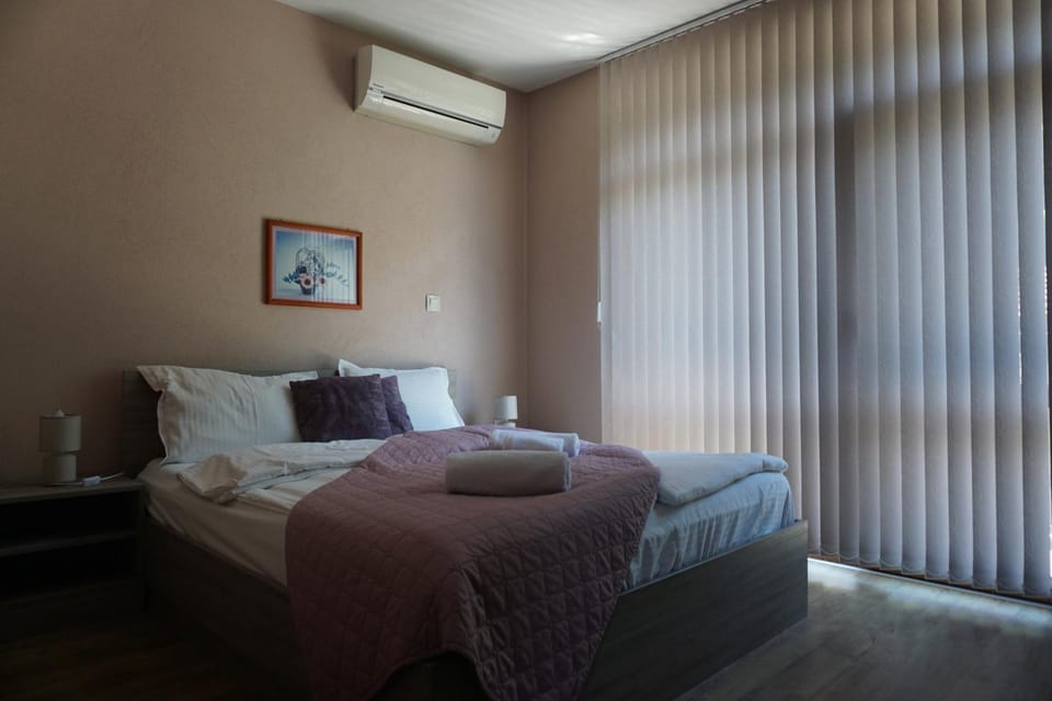 Bed, Photo of the whole room, Bedroom, towels, air conditioner