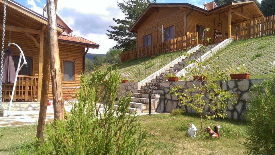 Property building, Patio, Spring, Day, Garden, Garden view
