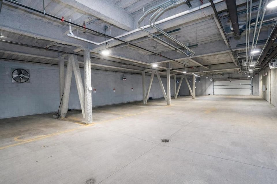 Spacious 4BR Apt Near McCormick Place & Chinatown Apartment in South Loop
