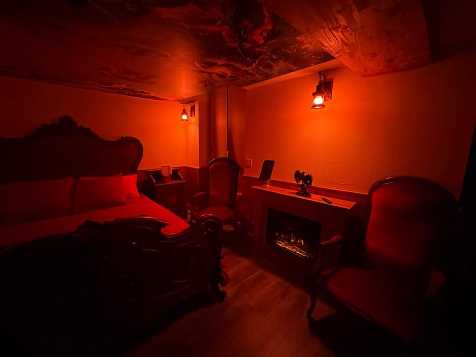 Bed, Living room