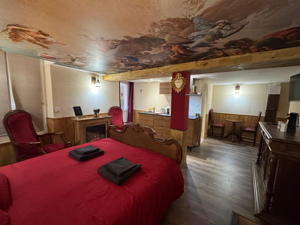 Bed, Living room, Bedroom