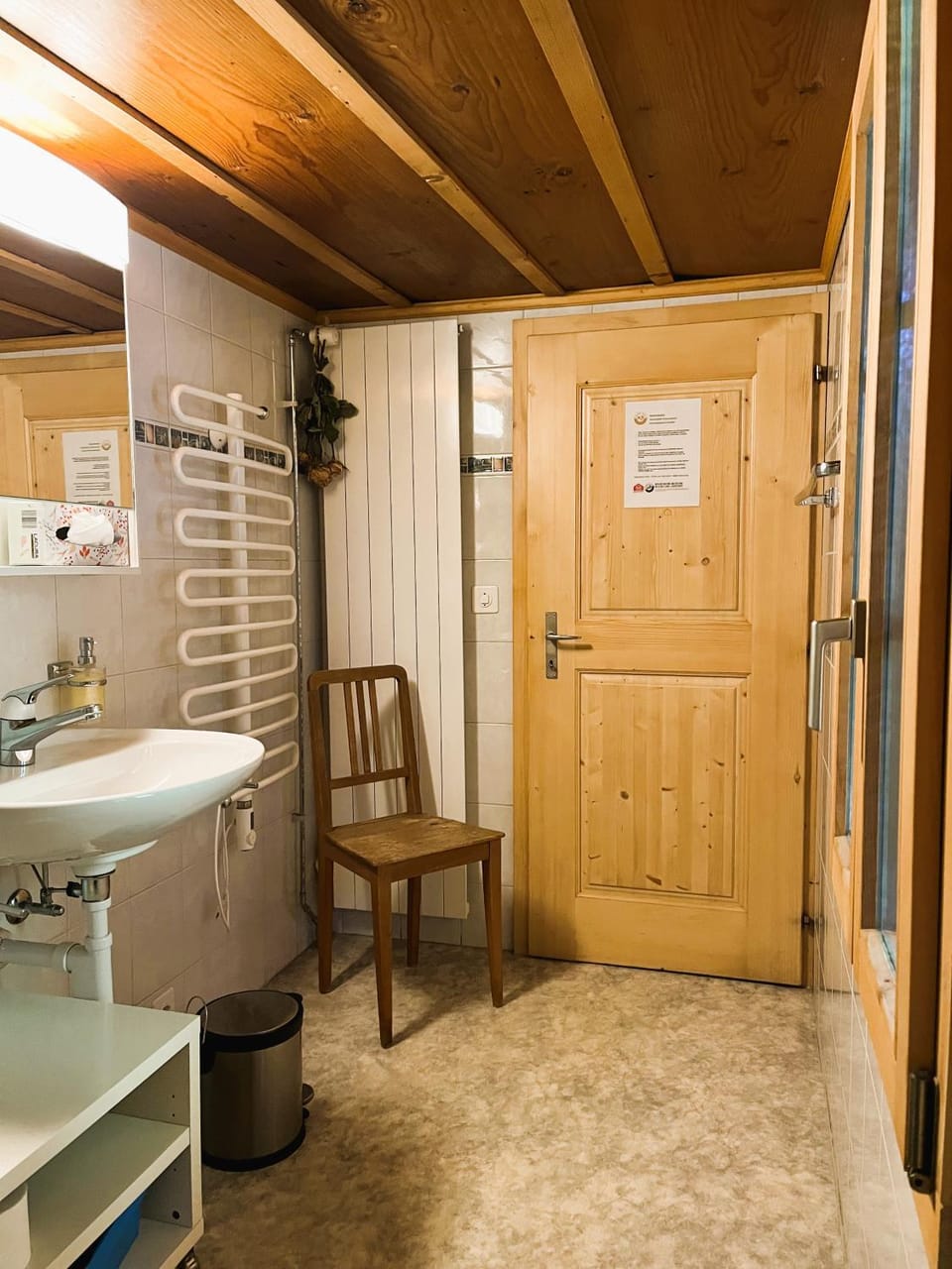 Shower, Toilet, Bathroom, Internal: Not applicable to any particular room