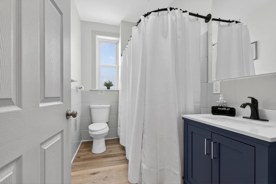 Shower, Toilet, Bathroom, Bath