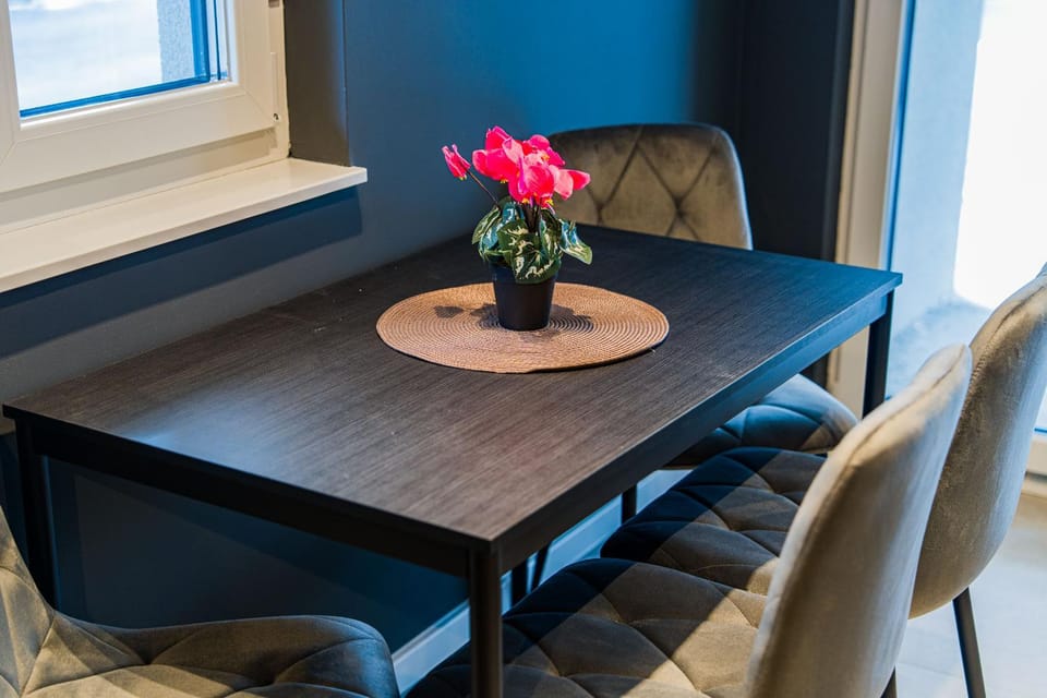 Decorative detail, Seating area, Dining area