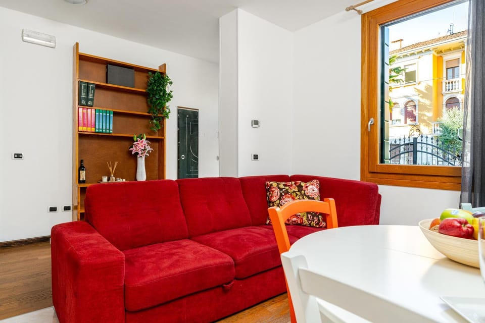 Day, Library, Living room, Seating area, Dining area, Street view, Quiet street view, Inner courtyard view