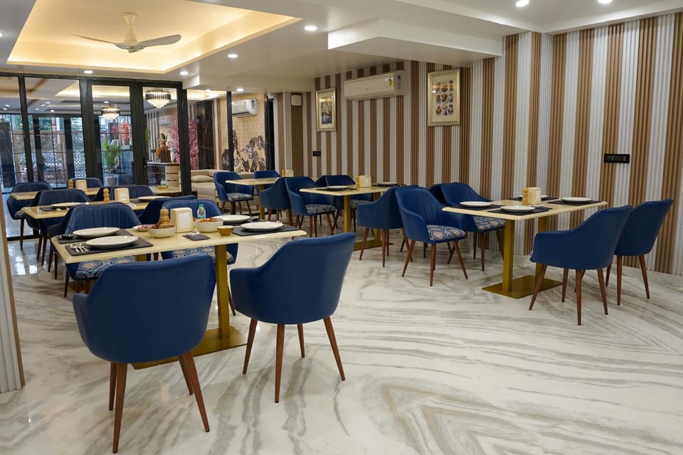 Restaurant/places to eat, Dining area, Dinner