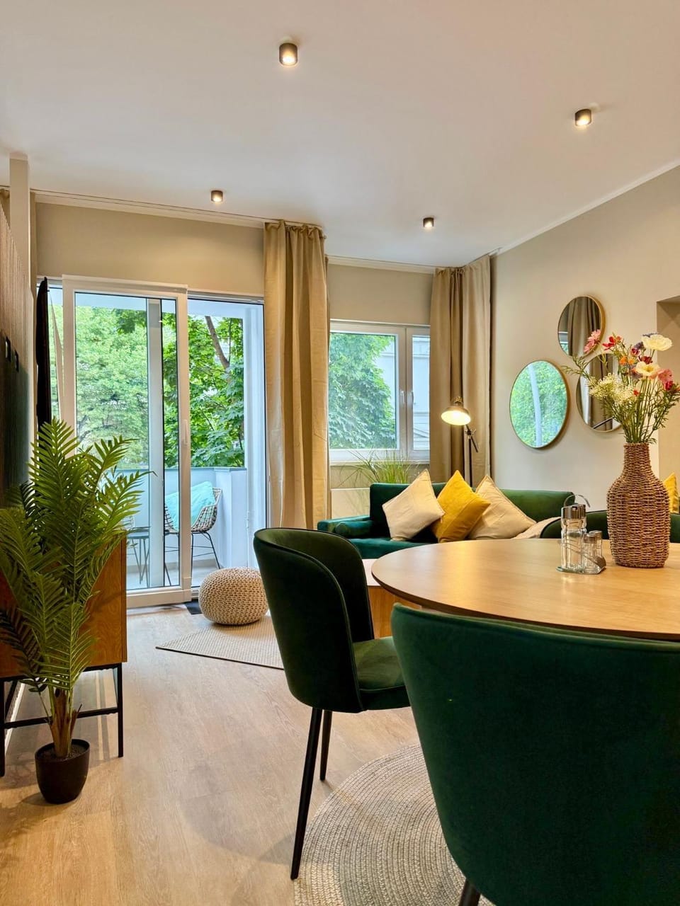 Living room, Seating area, Dining area