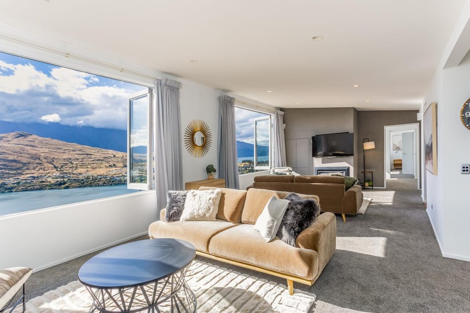 Living room, Lake view
