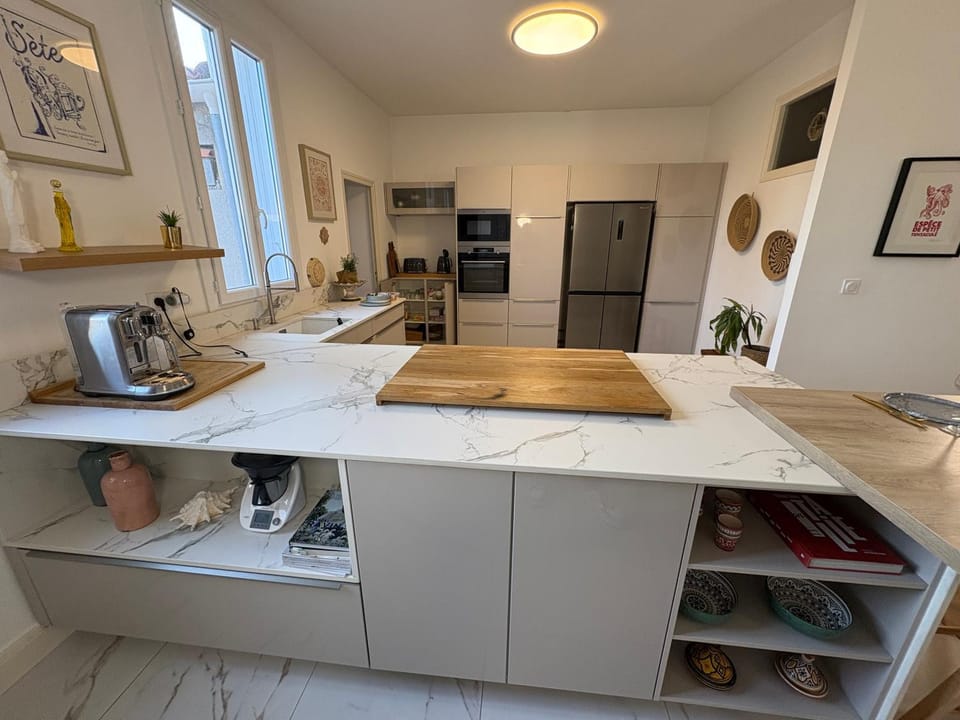 Kitchen or kitchenette
