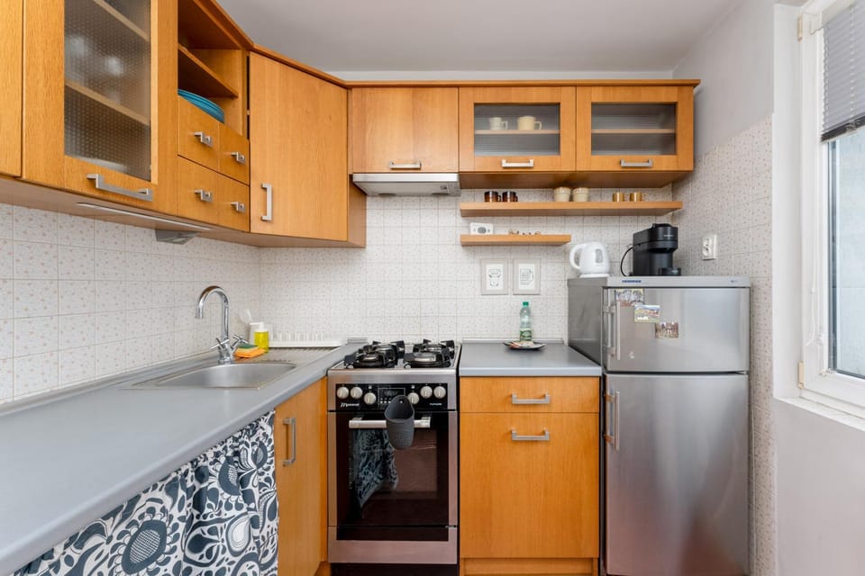 Kitchen or kitchenette, oven