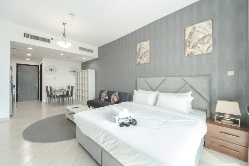 Free housekeeping visits during your stay - StayShort - Cozy & Quiet Studio in Production City for 3 Apartment in Dubai
