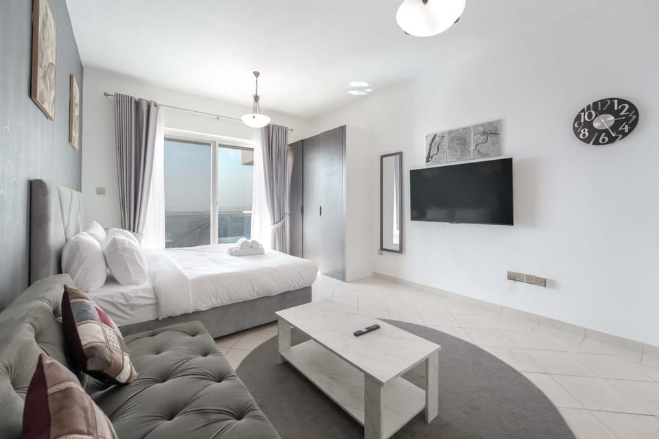Free housekeeping visits during your stay - StayShort - Cozy & Quiet Studio in Production City for 3 Apartment in Dubai