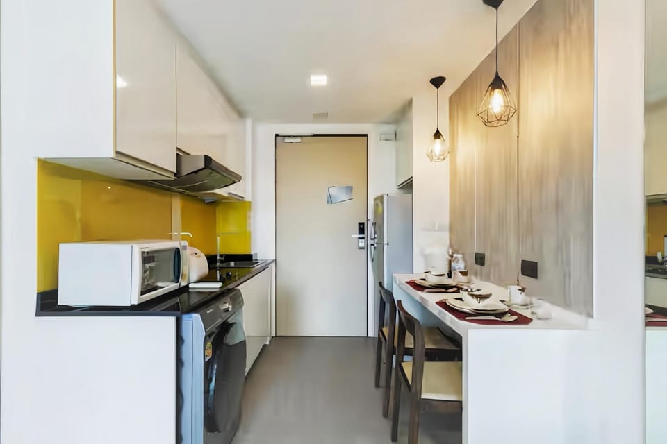 Kitchen or kitchenette, Dining area, stove, washing machine