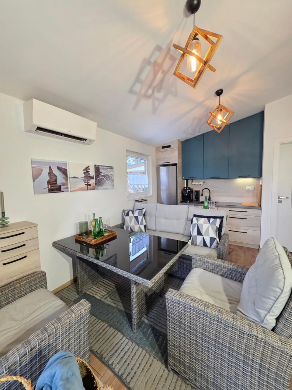 Kitchen or kitchenette, Living room, Seating area