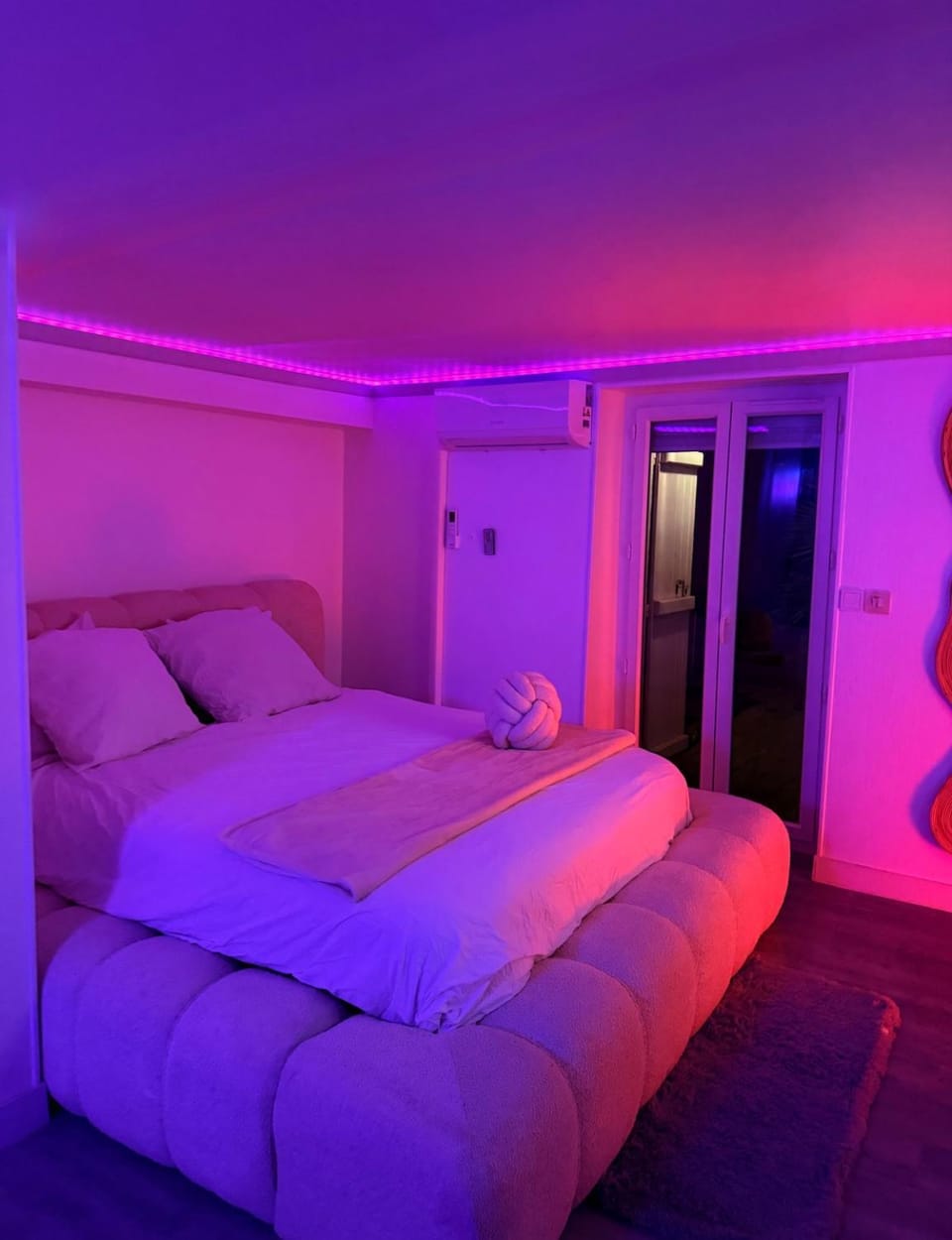 L'Interdite House - Limitless - Jacuzzi Cinema Love Apartment in Île-de-France