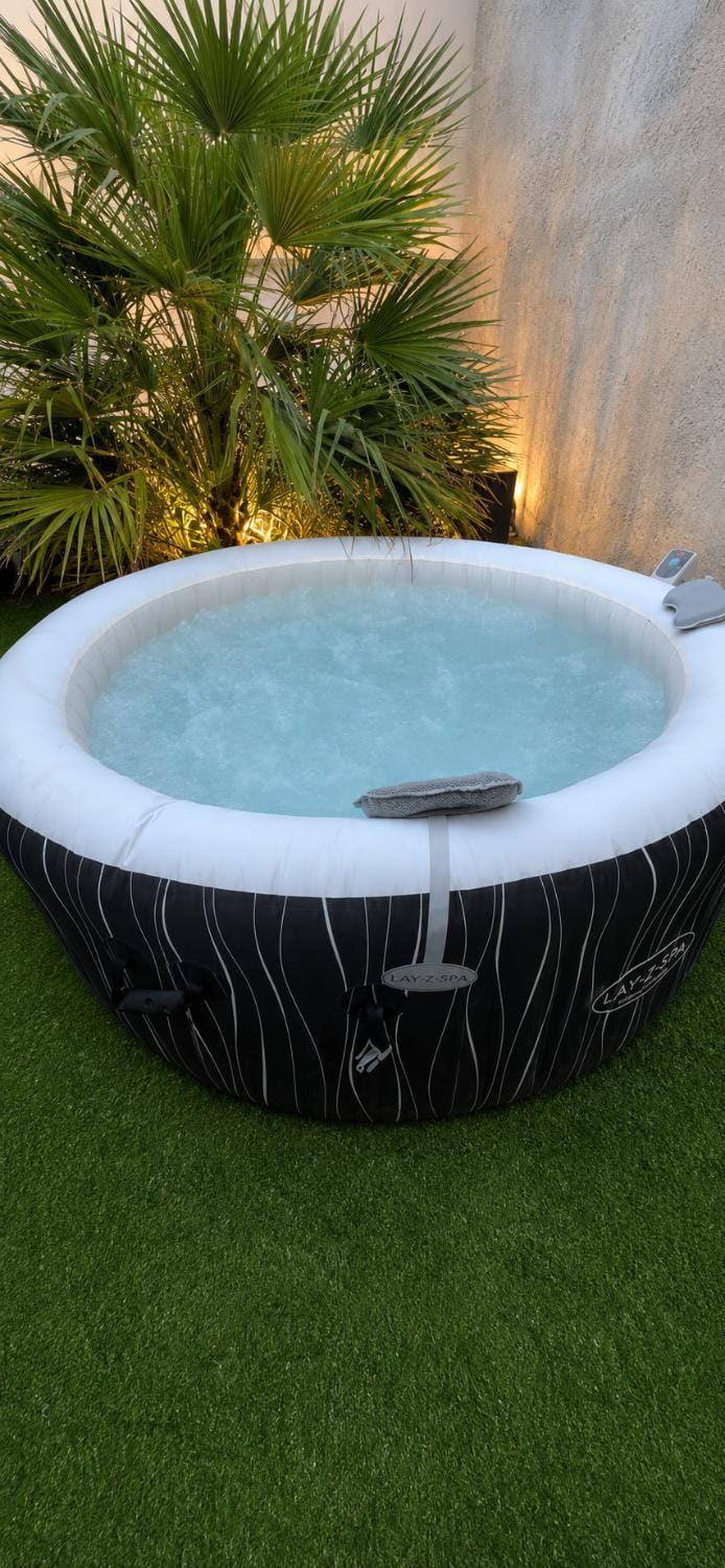 L'Interdite House - Limitless - Jacuzzi Cinema Love Apartment in Île-de-France