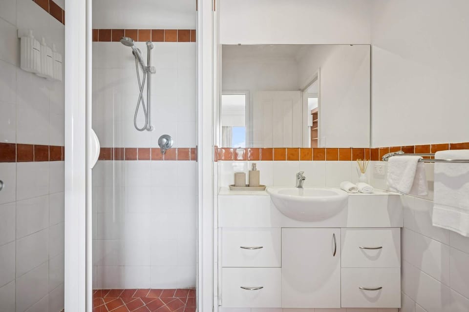2BR & 3 Storey with 2 car parks - CBD walking House in Perth