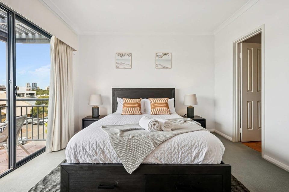 2BR & 3 Storey with 2 car parks - CBD walking House in Perth