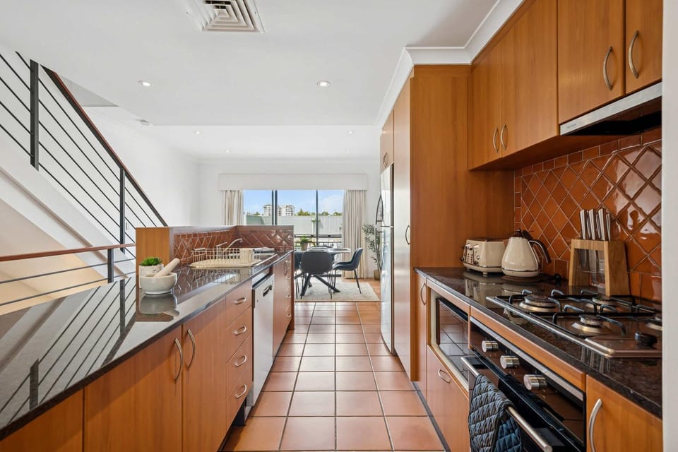 2BR & 3 Storey with 2 car parks - CBD walking House in Perth