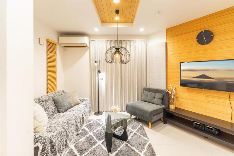 Spacious Skytree Stay, 8 Guests, Asakusa 11 mins, Modern Renovation, 8-min Walk to Station Apartment in Japan