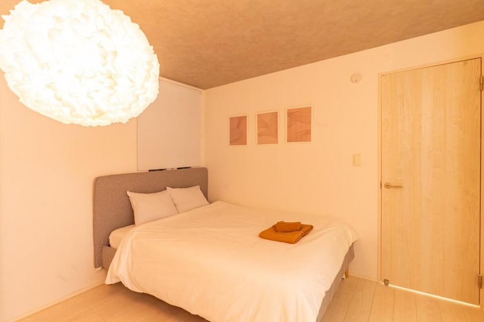 Spacious Skytree Stay, 8 Guests, Asakusa 11 mins, Modern Renovation, 8-min Walk to Station Apartment in Japan