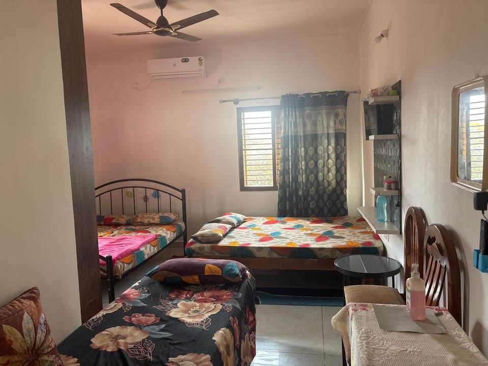 Bed, Photo of the whole room, Bedroom, air conditioner