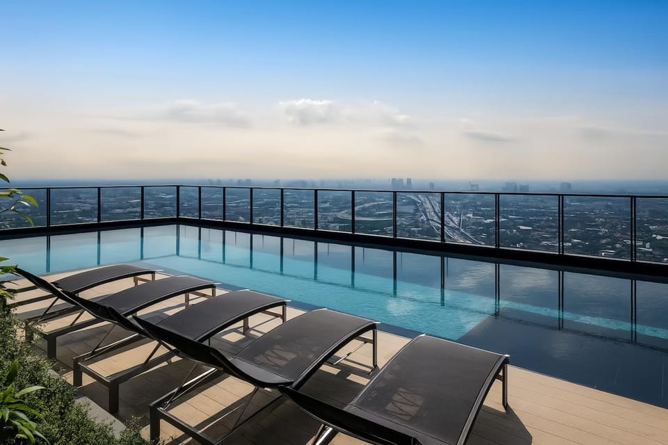 View (from property/room), Balcony/Terrace, Pool view, Swimming pool, sunbed