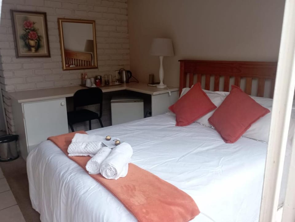 Bloemhoek Guest House Bed and Breakfast in Pretoria