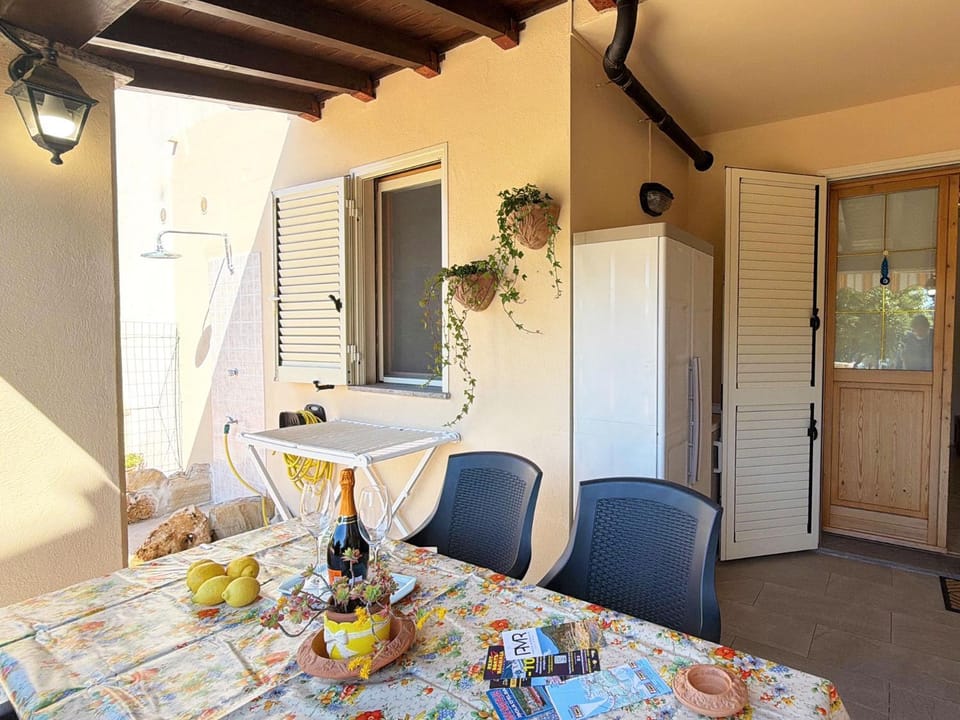 Patio, Dining area