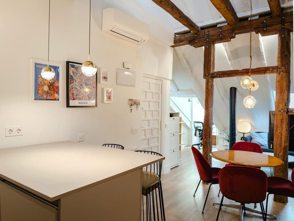 The Hidden Loft, Antón Martín Metro Apartment in Centro