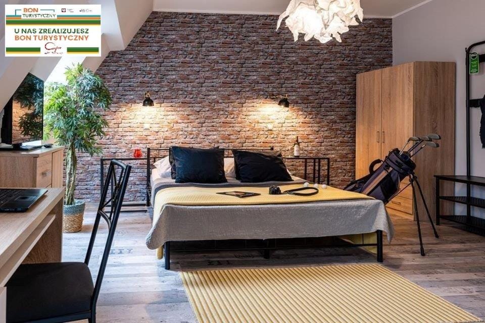 Bed, Photo of the whole room, Seating area, Bedroom