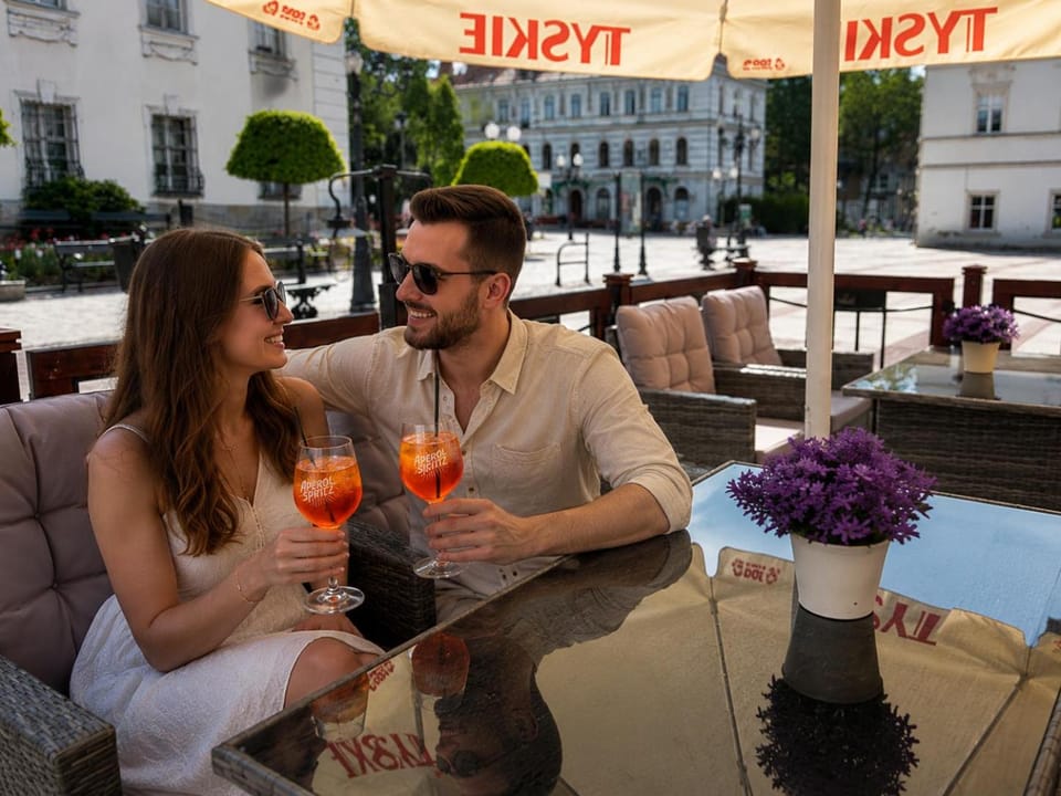 Restaurant/places to eat, Garden, Drinks, Alcoholic drinks