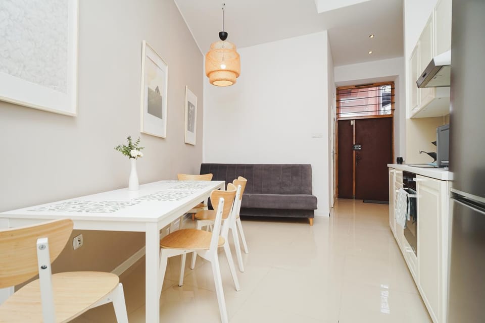 Kitchen or kitchenette, Seating area, Dining area