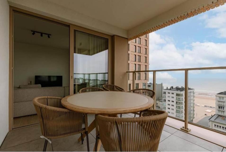 Nora - Elegant seaview escape with balcony Apartment in Ostend