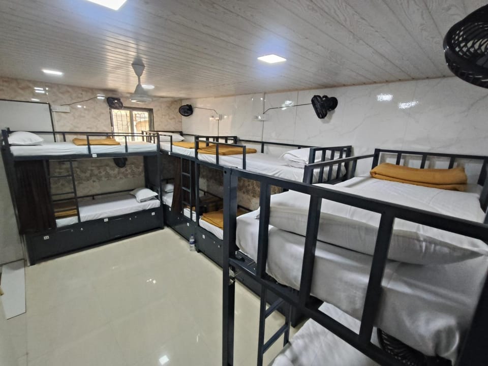 Bed, Photo of the whole room, bunk bed