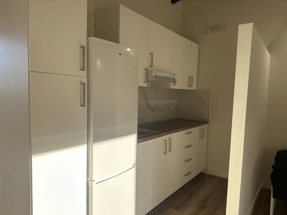 Kitchen or kitchenette, Breakfast, stove