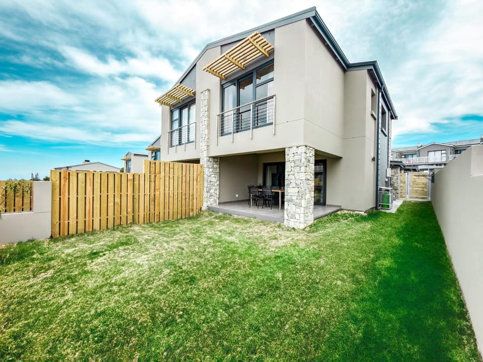Stylish 3 Bedroom Townhouse in Secure Estate Bed and Breakfast in Plettenberg Bay