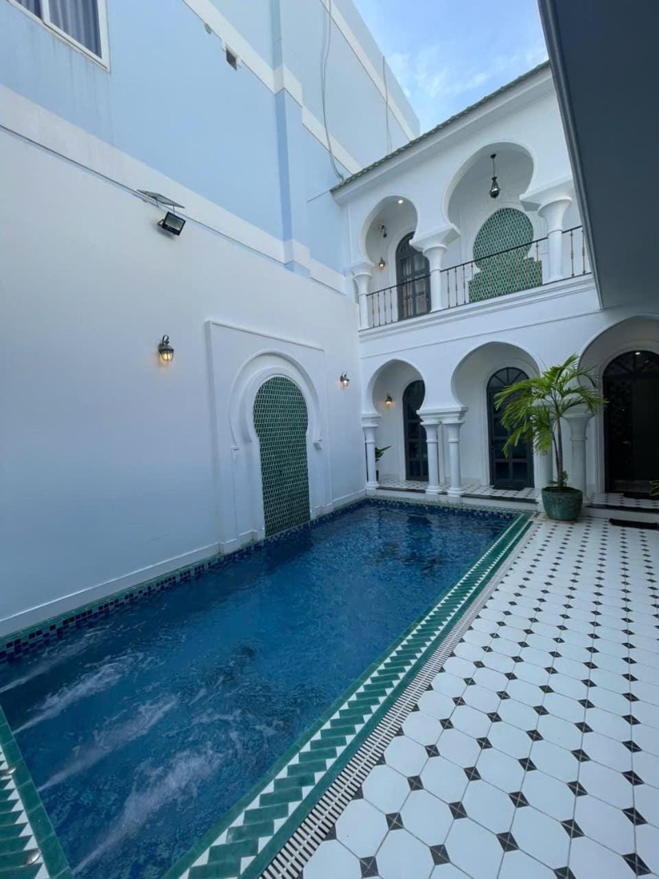 Swimming pool