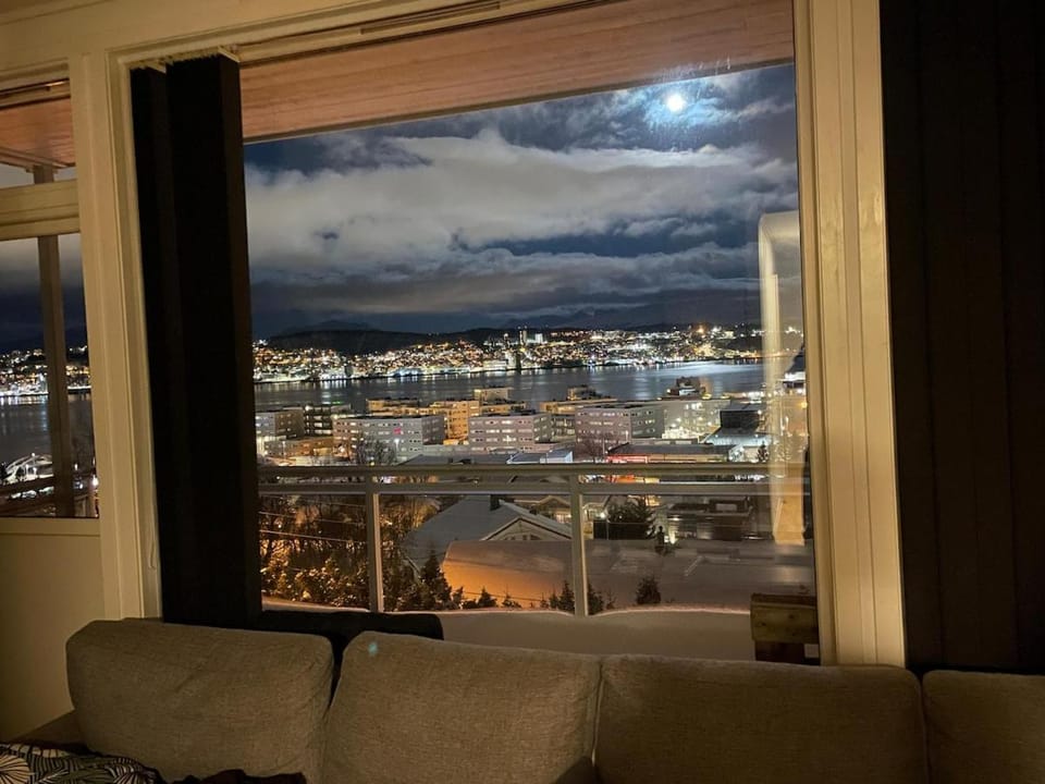 Apartment on Tomasjord with a wonderful view Apartment in Tromso