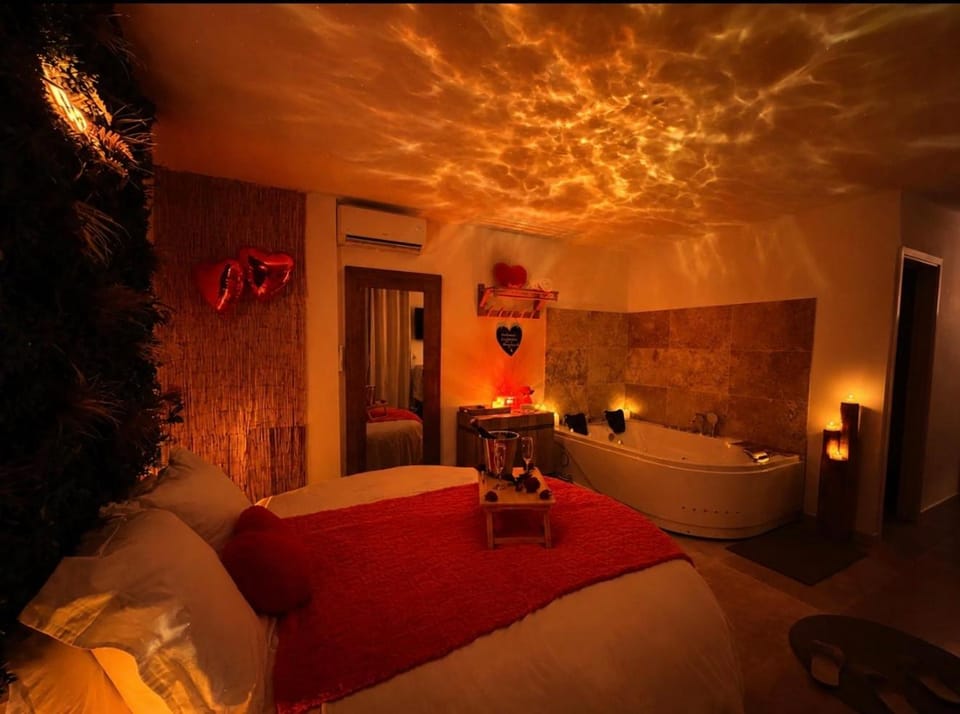 Bed, Photo of the whole room, Bedroom, Bath